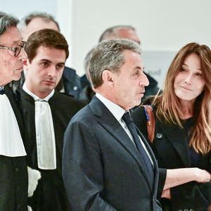 Maître Jean-Michel Darrois, un des avocats de l'ancien chef d'Etat, Nicolas Sarkozy et sa femme Carla Bruni - Nicolas Sarkozy condamné à 5 ans de prison à l'issue du procès de l'affaire du financement libyen au tribunal correctionnel de Paris, le 25 septembre 2025. L'ancien chef de l'Etat était accompagné de sa femme, C.Bruni. Nicolas Sarkozy, jugé coupable d’association de malfaiteurs, sera prochainement convoqué en vue de lui signifier la date de son incarcération. 
© Christian Liewig / Bestimage