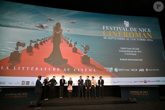 Charlotte Bouteloup, la maitresse de cérémonie, Sayyid El Alami, Paul Kircher, Ludivine Sagnier, Nicolas Mathieu, et les deux réalisateurs, Ludovic et Zoran Boukherma pour le film "Leurs enfants après eux" adapté du roman de Nicolas Mathieu (Prix Goncourt 2018) durant la soirée d'ouverture de la 6ème édition du festival Cinéroman au cinéma Pathé Gare du Sud, à Nice, le 30 septembre 2024.
Cinéroman est un festival dédié aux adaptations cinématographiques de roman. © Bebert / Jacovides / Bestimage