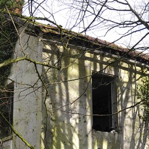 En lisière de la foret domaniale de Maurepas dans les Yvelines, la propriété achetée par l'acteur Jamel Debbouze est désormais devenue une ruine et un squat le 15 fevrier 2013.
AGENCE / BESTIMAGE