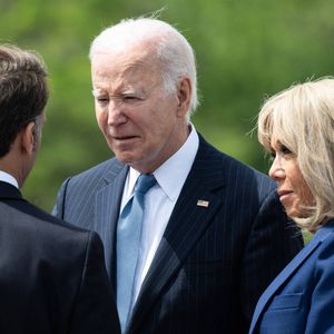 Emmanuel Macron et sa femme Brigitte Macron, Joe Biden et sa femme Jill Biden - Cérémonie à l'Arc de Triomphe à Paris, à l'occasion du voyage officiel du président des Etats-Unis en France. Le 8 juin 2024 © Jeanne Accorsini / Pool / Bestimage