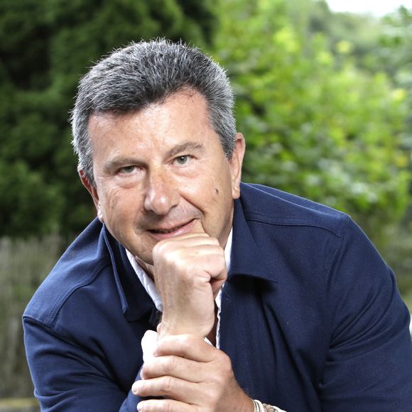 Atteint d'un cancer du poumon, Pascal Bataille a subi une opération chirurgicale particulièrement lourde.

Exclusif - Pascal Bataille lors de la 29ème édition de "La Forêt des Livres chez Gonzague Saint-Bris" à Chanceaux-près-Loches.
© Cédric Perrin/Bestimage