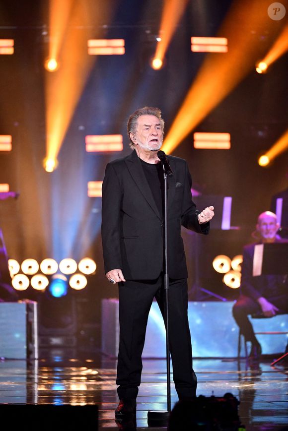 Eddy Mitchell - Enregistrement de l'émission "Un soir à Monaco avec Laurent Gerra" sur la scène de la salle des Etoiles du Monte-Carlo Sporting à Monaco, diffusée le 18 décembre 2021 à 21h05. Le 7 décembre 2021. 
© Bruno Bebert / Bestimage