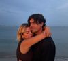 Sur Instagram, Louane Emera a partagé un tendre cliché depuis une plage italienne, où elle apparaît enlacée avec son fiancé Florian Rossi...

Instagram de Louane, actuellement en vacances en Italie avec son fiancé Florian Rossi.