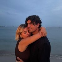 Après avoir dit oui à Florian Rossi, Louane vit son rêve italien auprès de son amoureux