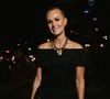 La sépulture était illuminée et décorée de fleurs.

Laeticia Hallyday au restaurant Lucas Carton à Paris pour la soirée du magazine "Numero" pendant la fashion week PAP femme printemps / été 2027 le 2 octobre 2026. © Sam Delpech / Bestimage