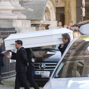 Cercueil - Obsèques de Nathalie Baye en l'église Saint-Sulpice à Paris le 23 avril 2026. Clement Prioli / Bestimage