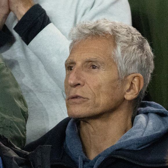 Nagui - Célébrités dans les tribunes du match de Ligue des Champions entre le PSG contre le Bayern de Munich (1-2) au Parc des Princes à Paris le 4 novembre 2025. © Cyril Moreau/Bestimage