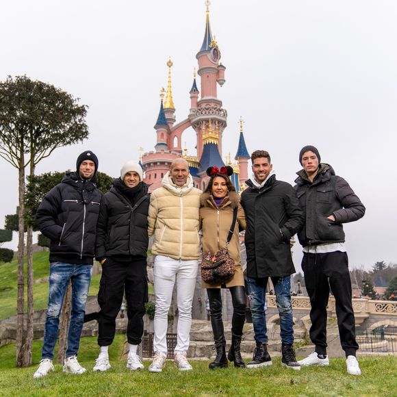 Zinédine Zidane avec sa femme Véronique et leurs fils Enzo Zidane, Luca Zidane, Elyaz Zidane, Théo Zidane - People au 30ème anniversaire du parc d'attractions Disneyland Paris à Marne-la-Vallée le 5 mars 2022. © Disney via Bestimage