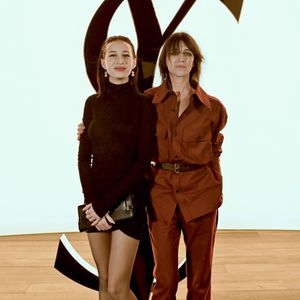 “De nouvelles musiques vont arriver cette année !!”, assure la fille de Charlotte Gainsbourg et Yvan Attal

Alice Attal, Charlotte Gainsbourg au photocall du défilé Saint Laurent collection femme automne/hiver 2024-2025 lors de la fashion week à Paris (PFW) le 27 février 2024.

© Olivier Borde / Bestimage