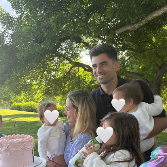 Instagram @enzo @karengoncalvesv