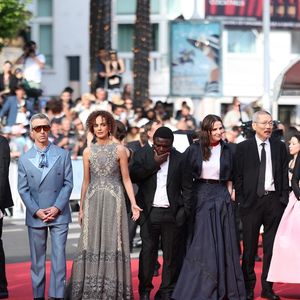 (G-R) Les membres du jury Halle Berry, Payal Kapadia, Jeremy Strong, Leïla Slimani, Dieudo Hamadi, la présidente du jury Juliette Binoche, Hong Sang-soo, Carlos Reygadas et Alba Rohrwacher lors du tapis rouge de la cérémonie de clôture du 78ème Festival de Cannes au Palais des Festivals le 24 mai 2025 à Cannes, France. Photo by Jerome Domine/ABACAPRESS.COM