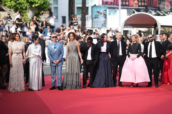 (G-R) Les membres du jury Halle Berry, Payal Kapadia, Jeremy Strong, Leïla Slimani, Dieudo Hamadi, la présidente du jury Juliette Binoche, Hong Sang-soo, Carlos Reygadas et Alba Rohrwacher lors du tapis rouge de la cérémonie de clôture du 78ème Festival de Cannes au Palais des Festivals le 24 mai 2025 à Cannes, France. Photo by Jerome Domine/ABACAPRESS.COM