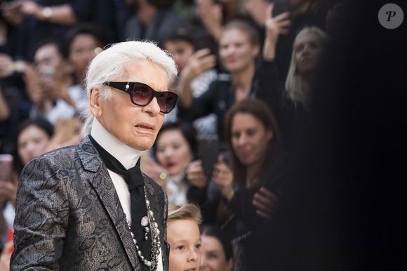 Karl Lagerfeld - Premier défilé de mode "Chanel Cruise" au Grand Palais à Paris. Le 3 mai 2017 © Olivier Borde / Bestimage