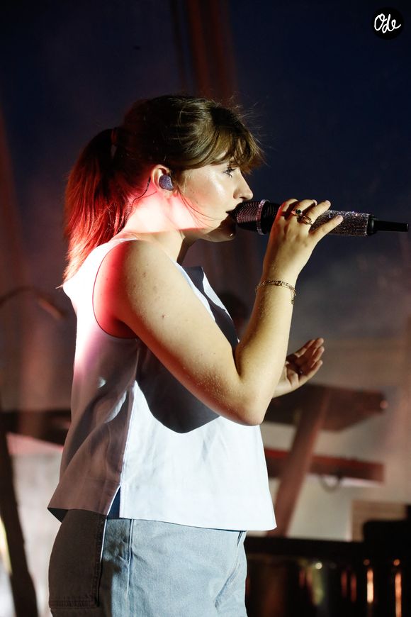 Marine Delplace en concert au Festival des Sables-d'Olonne, France, le 26 juin 2026. © Noël Carrier/Bestimage