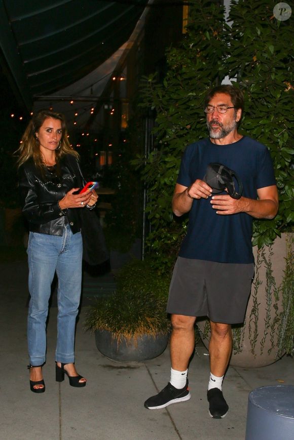 Beverly Hills, CA - EXCLUSIF - L'actrice espagnole Penelope Cruz et Javier Bardem ont été aperçus quittant le restaurant Madeo à Beverly Hills après un dîner délicieux et romantique. (Backgrid USA / Bestimage). 2025