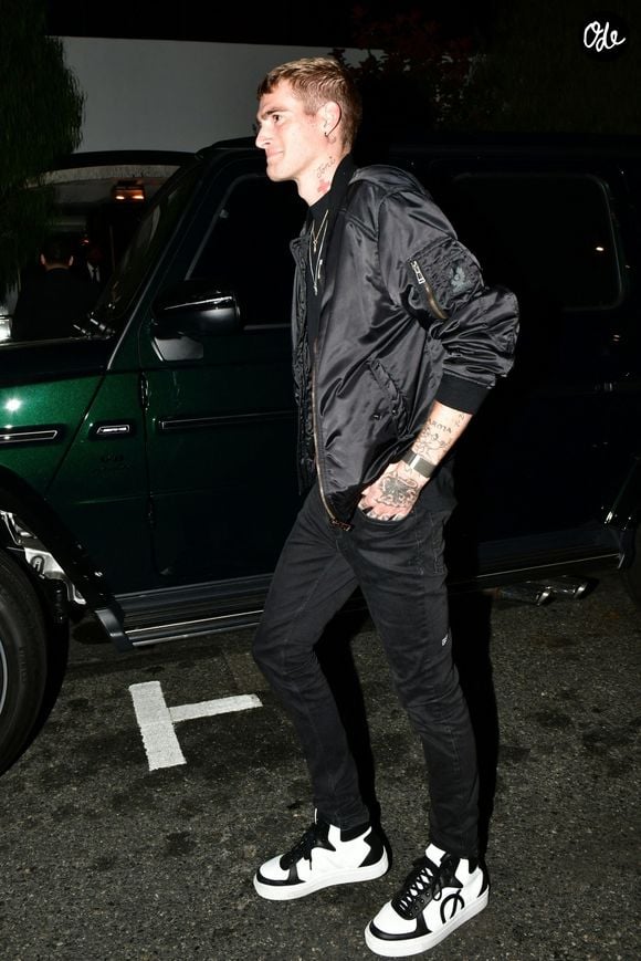 Selon les premiers témoignages, il se pourrait que Presley Gerber soit décédé d'une overdose.

Presley Gerber profite d’une soirée en compagnie d’une mystérieuse jeune femme blonde au Bird Street Club, à West Hollywood