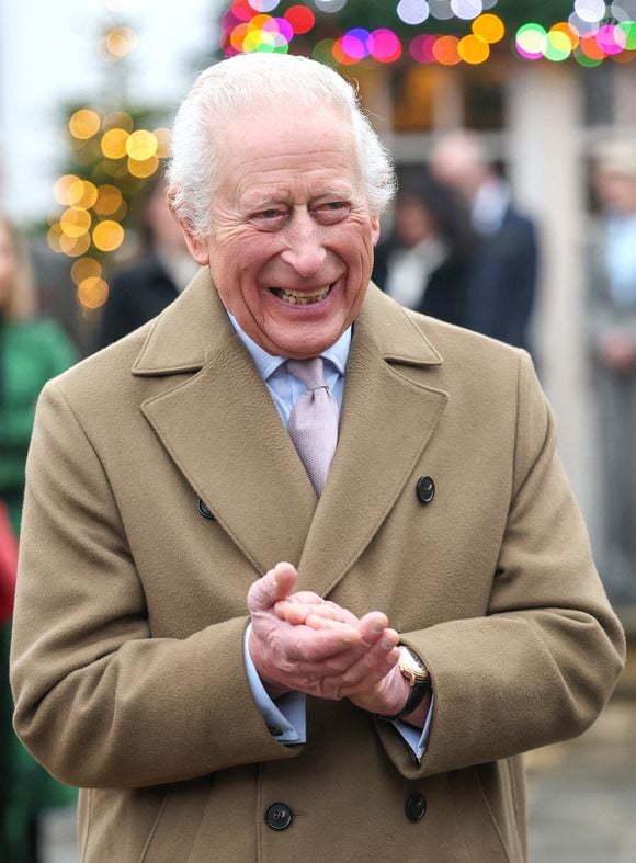 Charles apprécie cette vaste demeure.

Le roi Charles III lors d'une visite à l'événement annuel Crafts at Christmas de la King's Foundation à Highgrove Gardens à Tetbury, Royaume-Uni, le 13 décembre 2024. Photo  i-Images / ABACAPRESS.COM