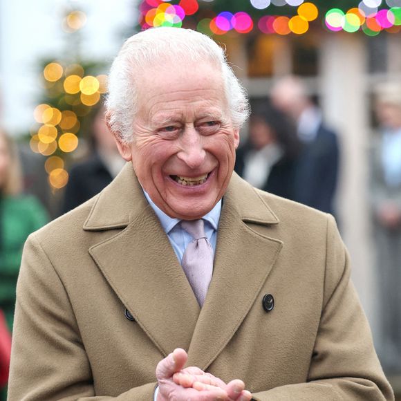 Charles apprécie cette vaste demeure.

Le roi Charles III lors d'une visite à l'événement annuel Crafts at Christmas de la King's Foundation à Highgrove Gardens à Tetbury, Royaume-Uni, le 13 décembre 2024. Photo  i-Images / ABACAPRESS.COM