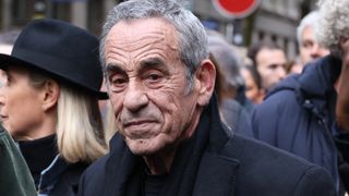 Un au revoir festif avec dress-code imposé... Un proche de Thierry Ardisson a tout organisé à Saint-Tropez