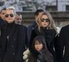 Pendant plusieurs années, Laeticia Hallyday et les aînés du rockeur se sont déchirés devant les tribunaux. En 2020, ils ont fini par trouver un accord pour régler le litige.
Laeticia Hallyday, ses filles Jade et Joy, Laura Smet et David Hallyday devant le cercueil de Johnny Hallyday - Arrivées des personnalités en l'église de La Madeleine pour les obsèques de Johnny Hallyday à Paris. Le 9 décembre 2017 ©BORDE-JACOVIDES / BESTIMAGE
