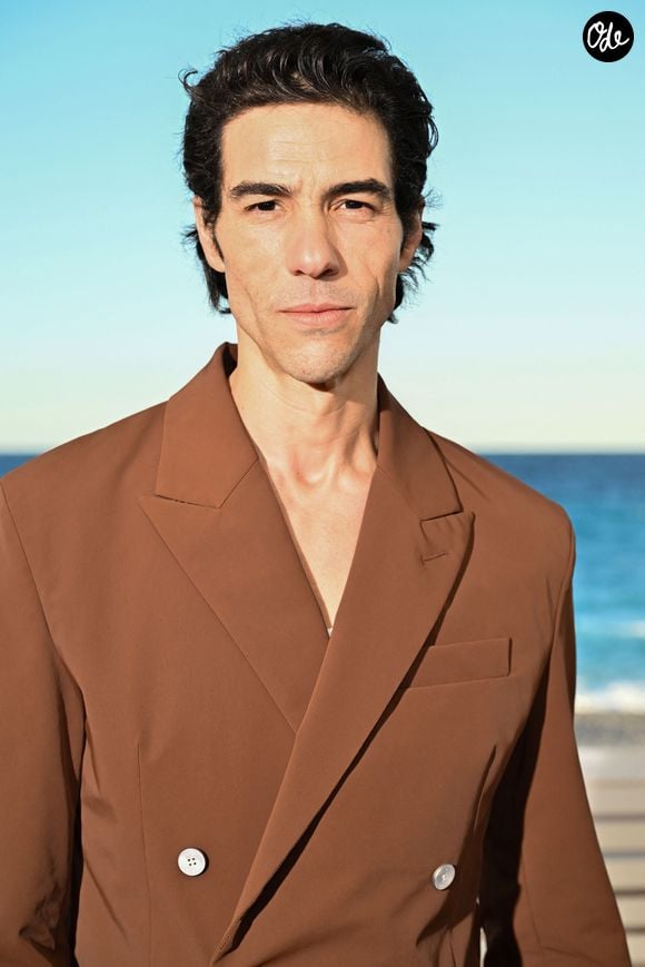 Tahar Rahim au photocall du film "Monsieur Aznavour" dans le cadre de la 6ème édition du festival Cinéroman, à Nice, France, le 5 Octobre 2024. 

Photo de Bebert-Jacovides/Bestimage