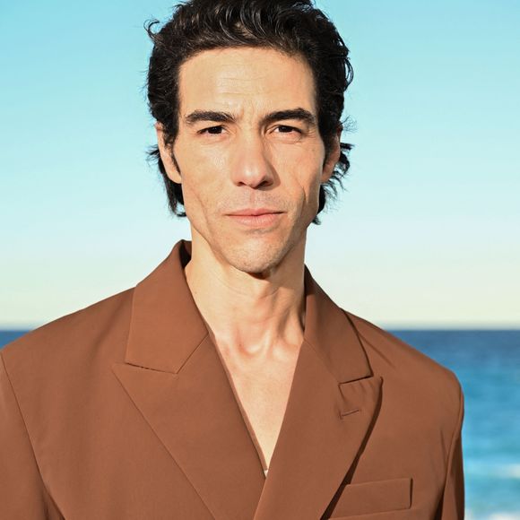 Tahar Rahim au photocall du film "Monsieur Aznavour" dans le cadre de la 6ème édition du festival Cinéroman, à Nice, France, le 5 Octobre 2024. 

Photo de Bebert-Jacovides/Bestimage