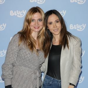 Exclusif - Carole et Fabienne Carat - Première du spectacle "Bluey" aux Folies Bergère à Paris le 21 décembre 2024.
Samedi 21 décembre, Paris – Ce samedi 21 décembre à Paris, des célébrités et leurs familles se sont réunies aux Folies Bergère pour la première de Bluey, le spectacle - une adaptation théâtrale de la série télévisée pour enfants Bluey, récompensée par un BAFTA et un Emmy®, produite par Ludo Studio. L'événement suit de près l'annonce de la sortie mondiale du tout premier long métrage d'animation Bluey par The Walt Disney Company et BBC Studios en 2027.


Bluey, le spectacle est à l'affiche des Folies Bergère à Paris jusqu'au 5 janvier 2025. L'année prochaine, la tournée retourne en Australie et arrive en Nouvelle-Zélande pour la première fois. 

Bluey, le spectacle est une adaptation théâtrale de la série télévisée pour enfants Bluey, récompensée par un Emmy®, qui est diffusée en France sur Disney+, Disney Junior, France 5, France 4 et OKOO, la plateforme pour enfants de France Télévisions.

Bluey, le spectacle présente une toute nouvelle histoire écrite par le créateur de Bluey, Joe Brumm, et une nouvelle musique du compositeur de Bluey, Joff Bush. On y retrouve également les voix des personnages de la version doublée en français de la série télévisée animée, ainsi que des marionnettes plus grandes que nature et des décors brillamment créés, le tout pour donner vie à Bluey comme vous ne l'avez jamais vu auparavant.

Bluey, le spectacle est produit par Andrew Kay en association avec la Windmill Theatre Company pour BBC Studios. La mise en scène est assurée par la directrice artistique du Windmill Theatre, Rosemary Myers (Girl Asleep, Le Magicien d'Oz, Pinocchio), maintes fois récompensée, et la scénographie par Jonathon Oxlade, concepteur australien de films et de pièces de théâtre, maintes fois primé.

La popularité du phénomène mondial continue de croître puisque, selon Circana, Bluey est la 3e licence la plus vendue dans la catégorie des figurines et jeux préscolaires YTD octobre 2024  en France et Hachette Livre a vendu plus de 258 000 livres Bluey depuis son lancement en avril 2023, soutenu par 30 livres Bluey sur le marché en 2024. En début d'année, Camille Cottin a été la voix derrière le tout premier Bluey Lecture de livres à être narré en français, «La Plage». La vidéo a recueilli plus de 575 000 vues sur la chaîne YouTube officielle française de Bluey.

Les billets pour Bluey, le spectacle sont en vente dès maintenant. Pour plus d'informations, visitez bluey.tv.
 © Coadic Guirec/Bestimage