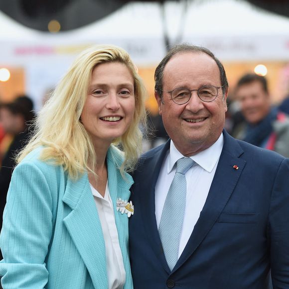 Francois Hollande et Julie Gayet lors du festival Soeurs Jumelles, Rencontre de la musique et de l'image à Rochefort le 1er juillet 2023.

© Franck Castel / Bestimage