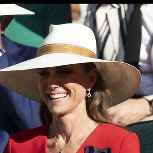 Sous la chaleur, la femme du prince William avait prévu un chapeau

Kate Middleton, princesse de Galles, dans la loge royale lors de la finale du simple dames, le treizième jour du tournoi de tennis de Wimbledon 2026, à l'All England Lawn Tennis and Croquet Club, à Londres, au Royaume-Uni, le 11 juillet 2026. Photo de Stephen Lock/i-Images/ABACAPRESS.COM