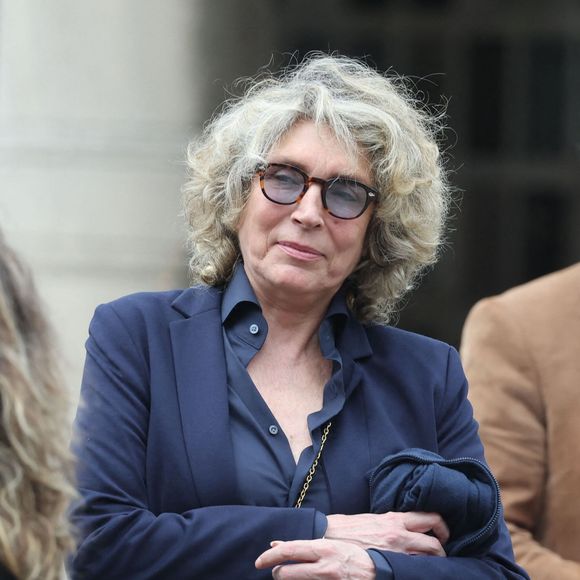 "Mon mari n’était pas surpris non, il sait que j’aime assez le côté artistique et le théâtre. Je pense qu’il a trouvé ça logique. Mais j’ai été contente qu’il apprécie la prestation vocale !"

Marie-Ange Nardi - Obsèques de P.Laffont dans la salle de la Coupole du cimetière du Père-Lachaise à Paris, le 23 août 2024. L'animateur de télévision est décédé le 7 août 2024 à l'âge de 84 ans. 
© Dominique Jacovides / Bestimage