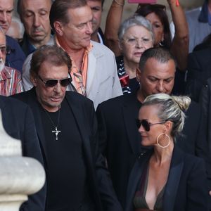Johnny et Laeticia Hallyday - Sorties des obsèques de Mireille Darc en l'église Saint-Sulpice à Paris. Le 1er septembre 2017 © Agence / Bestimage