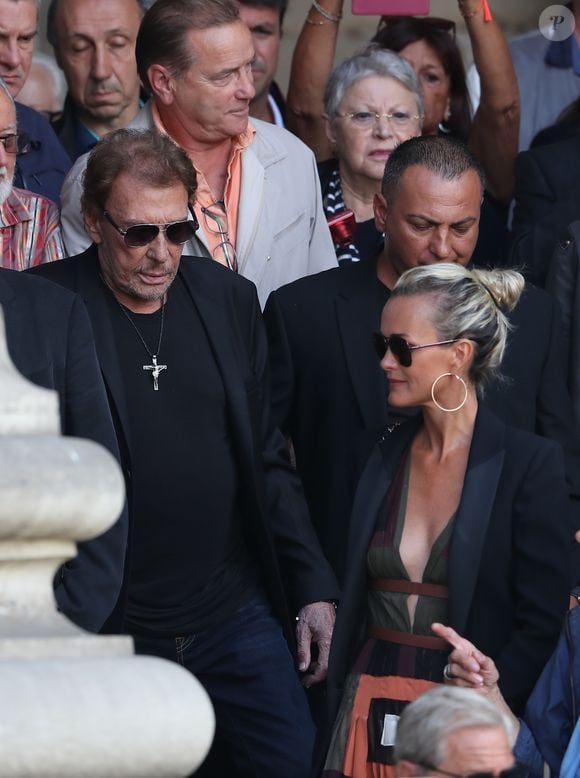 Johnny et Laeticia Hallyday - Sorties des obsèques de Mireille Darc en l'église Saint-Sulpice à Paris. Le 1er septembre 2017 © Agence / Bestimage
