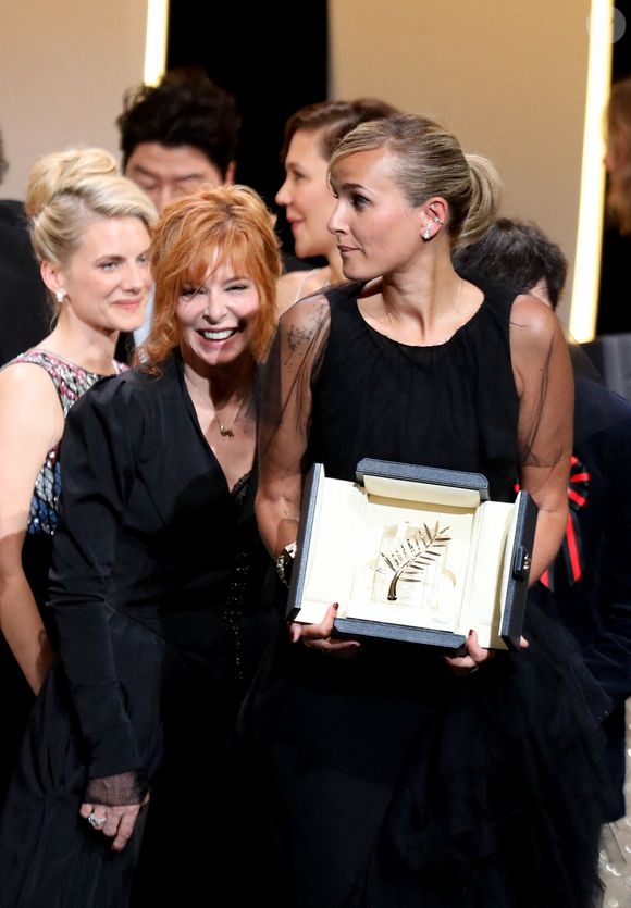 Julia Ducournau, Mylène Farmer - Cérémonie de clôture du 74e Festival International du Film de Cannes, le 17 juillet 2021. © Borde-Jacovides-Moreau/Bestimage