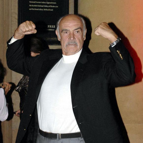 Photo d'archives du 19 août 2006 de l'acteur Sir Sean Connery arrivant à la National Gallery pour une fête organisée à l'occasion du 60e anniversaire du Festival international du film d'Édimbourg. © Chris Clarke/PA Wire Abaca
