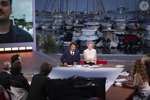 Exclusif - Bertrand Chameroy, Anne-Elisabeth Lemoine sur le plateau de l'émission "C à vous" lors du 77ème Festival International du Film de Cannes, France, le 16 mai 2024. © Jack Tribeca/Bestimage