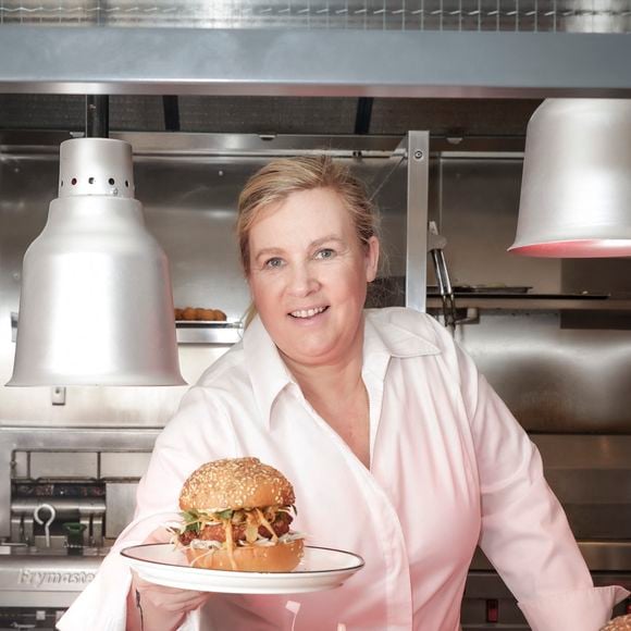 La cheffe étoilée Hélène Darroze vient d'ouvrir un nouveau restaurant bistronomique dédiée aux burgers haut de gamme "Jòia Bun" au 16 de la rue Michodière dans le 2ème arrondissement de Paris, France, le 16 mars 2023. © Jack Tribeca/Bestimage