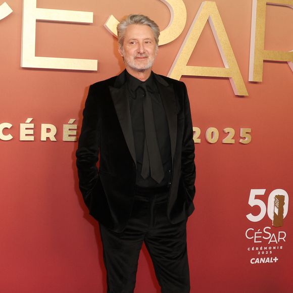 Antoine de Caunes - Photocall de la 50ème édition de la cérémonie des César à l'Olympia à Paris, France, le 28 février 2025 © Dominique Jacovides - Olivier Borde / Bestimage