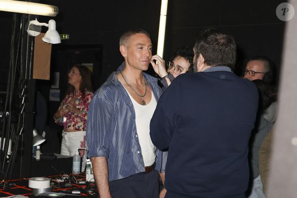 Exclusif - Maxime Dereymez, en backstage de l'enregistrement de l'émission On Connait La Chanson Années 90, présentée par L.Boccolini et diffusée le 19 mai 2026 sur W9, à Paris, France, le 8 avril 2026. © Jack Tribeca/Bestimage