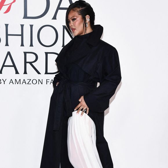 Rihanna sur le tapis rouge des CFDA Fashion Awards 2025 au Musée américain d'histoire naturelle à New York, NY, le 3 novembre 2025. Photo par Anthony Behar/SPUS/ABACAPRESS.COM