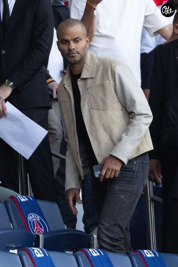 Tony Parker - Les célébrités dans les tribunes lors du match aller de la demi-finale de la Ligue Des Champions 2025-2026 (LDC) "Paris Saint-Germain (PSG) - Bayern Munich (5-4)" au Parc des Princes, le 28 avril 2026.
© Cyril Moreau/Bestimage