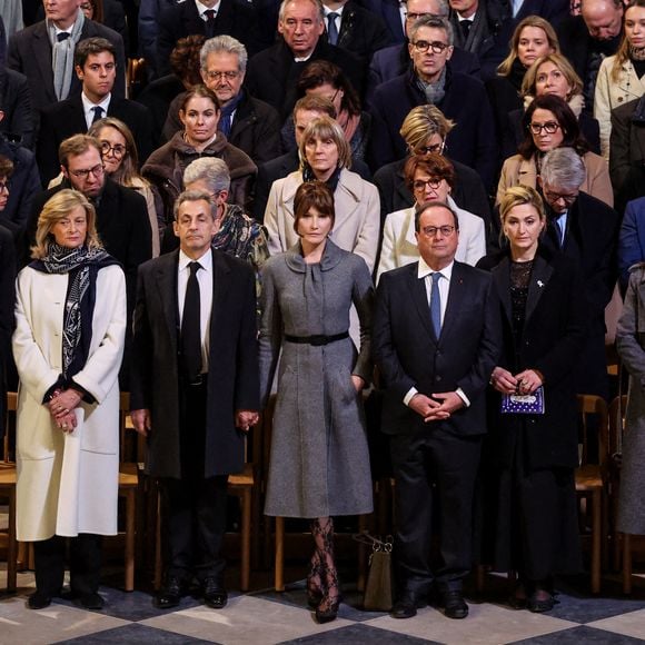 Michel Barnier et sa femme Isabelle Altmayer, Nicolas Sarkozy, sa femme Carla Bruni, François Hollande et sa femme Julie Gayet, Anne Hidalgo Cérémonie de réouverture de la cathédrale Notre-Dame de Paris. 
© Dominique Jacovides / Bestimage