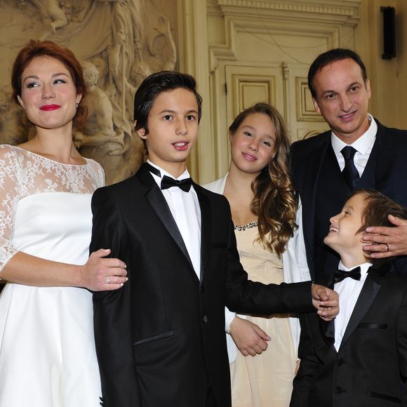 Exclusif  - Emilie Dequenne, sa fille Milla, 12 ans, son époux Michel Ferracci, et ses deux fils Enzo, 13 ans, et Maël, 8 ans - Mariage de Michel Ferracci et Emilie Dequenne à la mairie du 10ème arrondissement, le samedi 11 octobre 2014 à Paris.  © Roberto Battistini / Bestimage