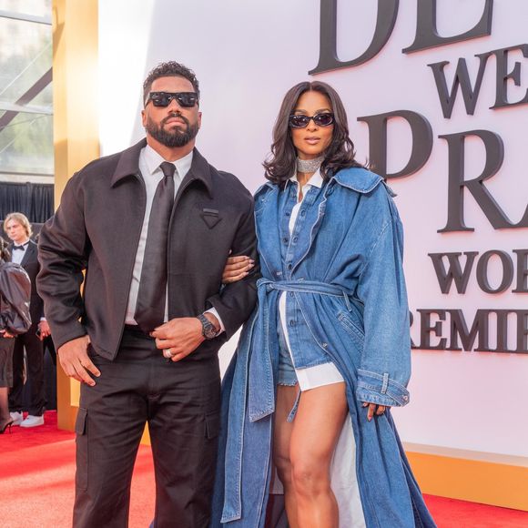 Russell Wilson et Ciara à l'avant-première mondiale de "Le Diable s'habille en Prada 2" à New York, en avril 2026.

© Lev Radin/ZUMA Press Wire