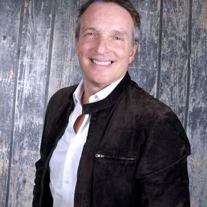 L'animateur a évoqué une anecdote concernant l'émission alors qu'il était sur le plateau des "Enfants de la télé" en février dernier. 

Portrait de Stéphane Rotenberg lors de l'enregistrement de l'émission "Le jet de luxe"  le 15 mai 2025. © Cédric Perrin / Bestimage