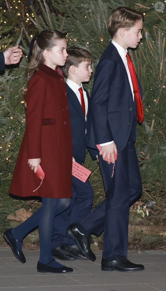 Le prince George de Galles, la princesse Charlotte de Galles, le prince Louis de Galles - La famille royale d'Angleterre assiste à la messe "Together At Christmas Carol" à l'abbaye de Westminster à Londres, Royaume-Uni le 6 Décembre, 2024
