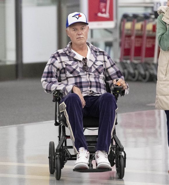 Eric Dane est aperçu en fauteuil roulant à la sortie de l'aéroport international de Toronto. L'acteur américain de 52 ans, star d'Euphoria, s'est engagé à poursuivre son travail et son combat contre la SLA. Photo par The ImageDirect / Bestimage