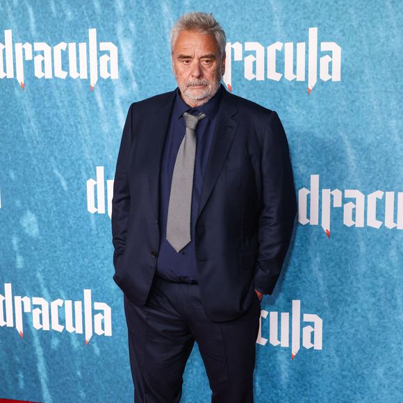 Père de cinq enfants de trois unions différentes, sa fille Sateen est née le 7 mai 2003 et est le fruit de sa relation passée avec Virginie Silla.

Luc Besson au photocall de la première du film Dracula au TCL Chinese Theatre IMAX à Hollywood, Los Angeles, Californie, États-Unis, le 3 février 2026. © RALL/Backgrid USA/Bestimage