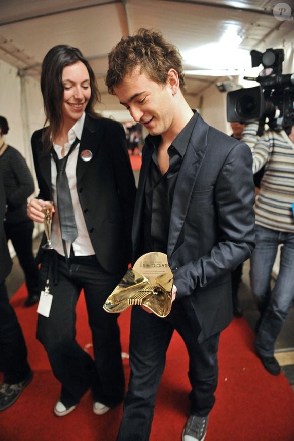 EXCLUSIF - Renan Luce et Lolita Sechan dans les coulisses de la 23ème cérémonie des Victoires de la Musique qui s'est tenue au Zénith de Paris le 8 mars 2008. Photo Gouhier-Nebinger/ABACAPRESS.COM
