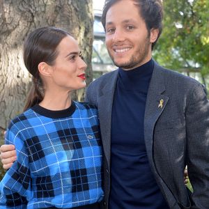 Vianney Bureau (Vianney), sa compagne Catherine Robert - People au défilé Lacoste Collection Prêt-à-Porter Printemps/Eté 2020 lors de la Fashion Week de Paris, le 1er octobre 2019. © Veeren Ramsamy-Christophe Clovis/Bestimage