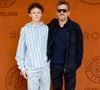 Guillaume Canet et son fils Marcel au village lors des Internationaux de France de Tennis de Roland Garros 2025, à Paris, France, le 8 juin 2025. © Cyril Moreau/Bestimage